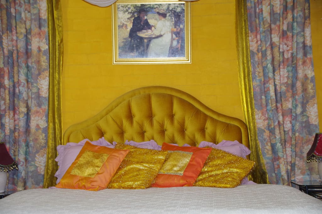 Luxurious King SizeBed