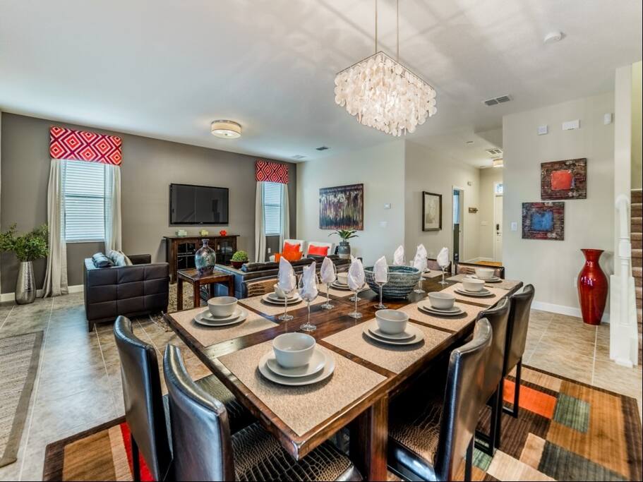Couch, Furniture, Dining Room, Indoors, Room
