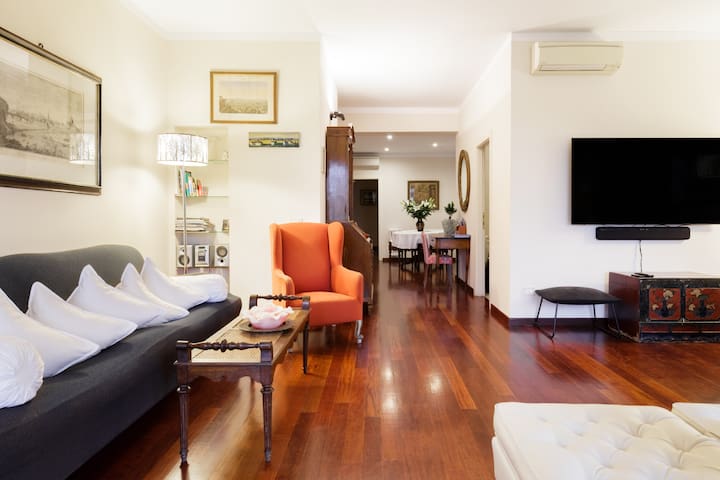 Ponte Vecchio View Luxury Apartment