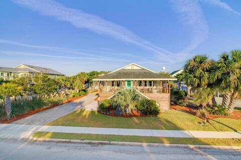 Beach House sleeps 14 & Hot Tub