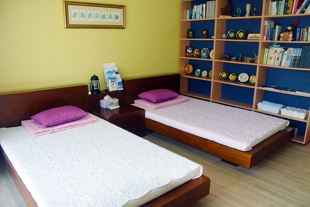 2 single beds 싱글 침대 2 개