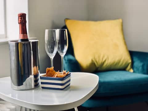 Popular Airbnb listing: Spacious Harbourside Cottage in Padstow, Cornwall in Padstow