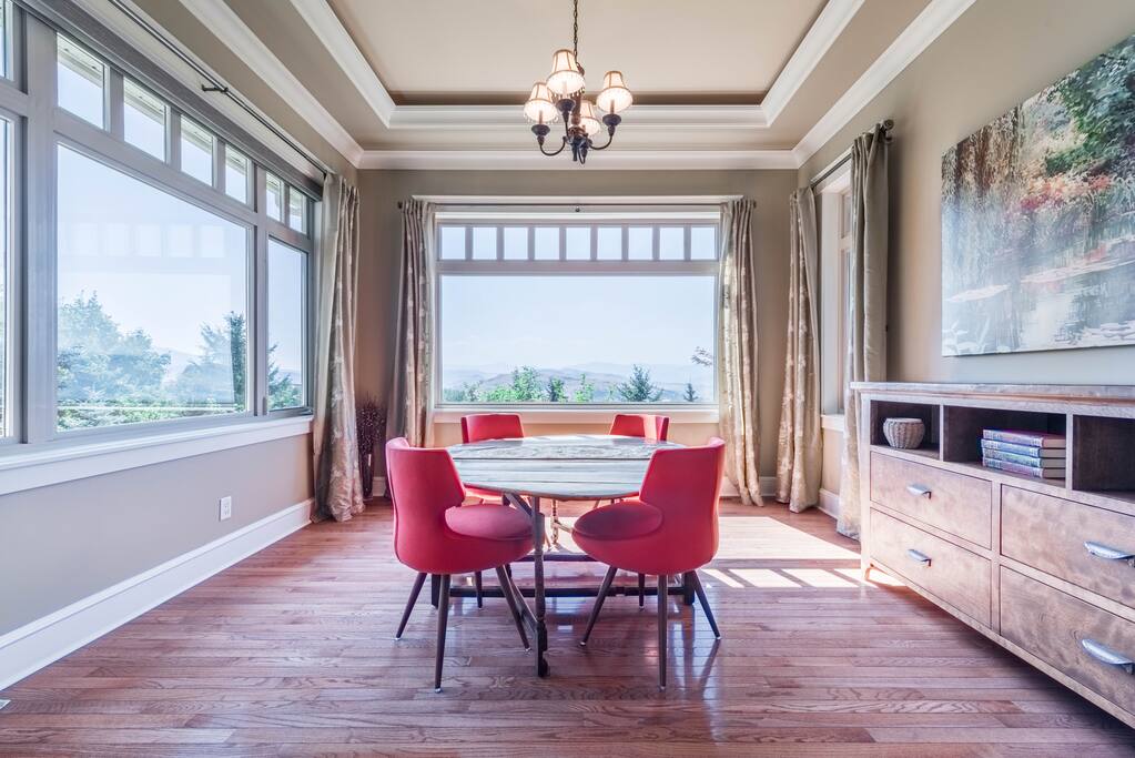 Rest and relax at Telemark Ridge Lodge and Wellness Retreat: be inspired by the views and blissful healing gardens.