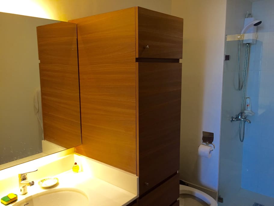 Master's bathroom.