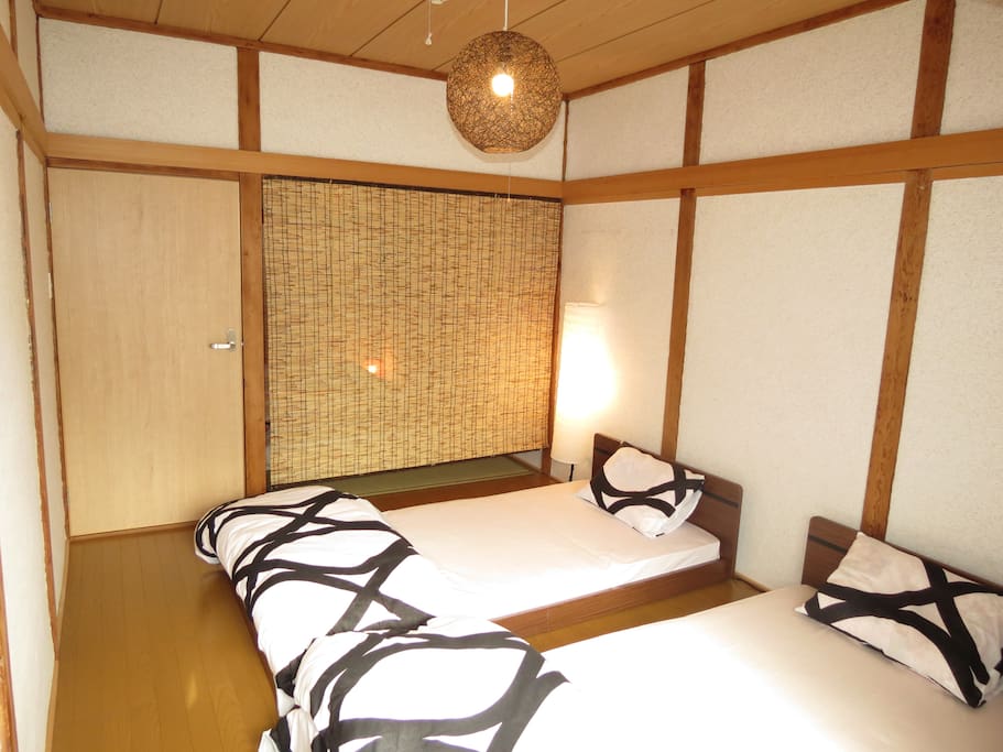 2nd floor>
Master bedroom has two single bed and features wooden flooring.