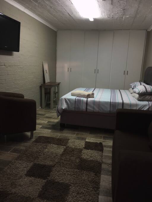 The bedroom has a comfortable fold out sleeper couch if the kiddies come too. There is a 40" TV in the bedroom with full satellite. Wifi is also available.