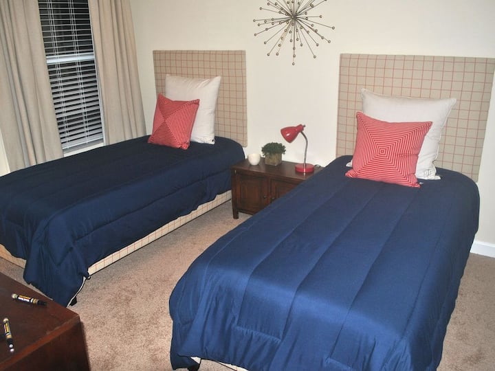 2 Twin Beds