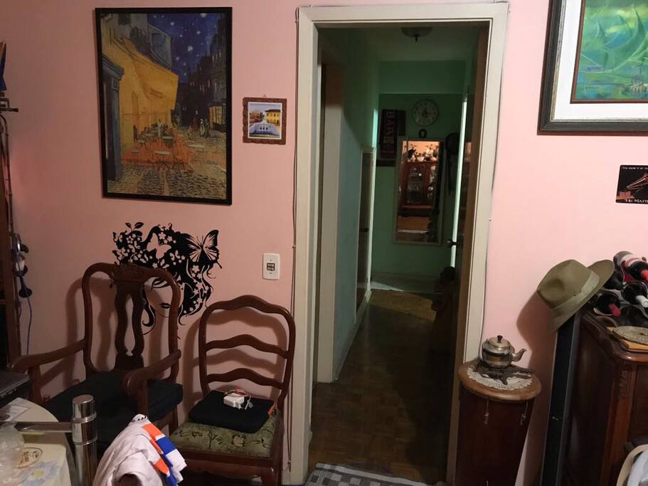 Corredor de entrada no aposento privado.
