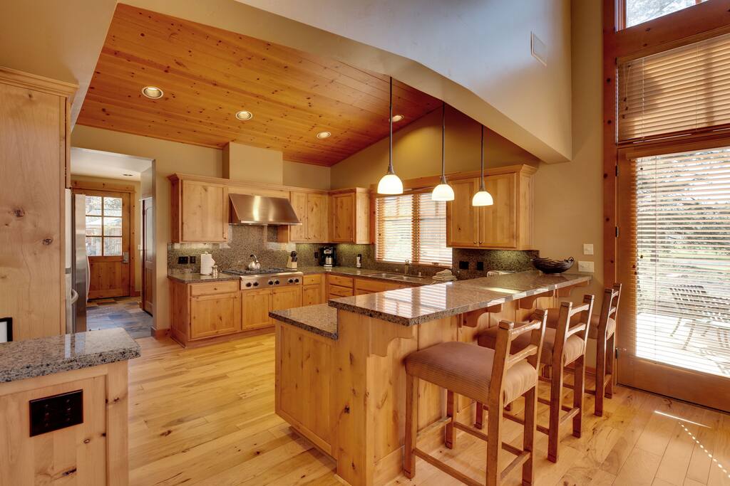 Gorgeous granite counter top kitchen with stainless steel appliances
