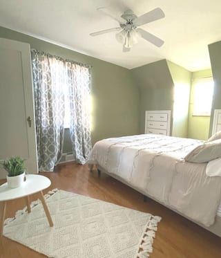 Kenmore 3 Bed House with Fenced Yard, photo 10 of 25