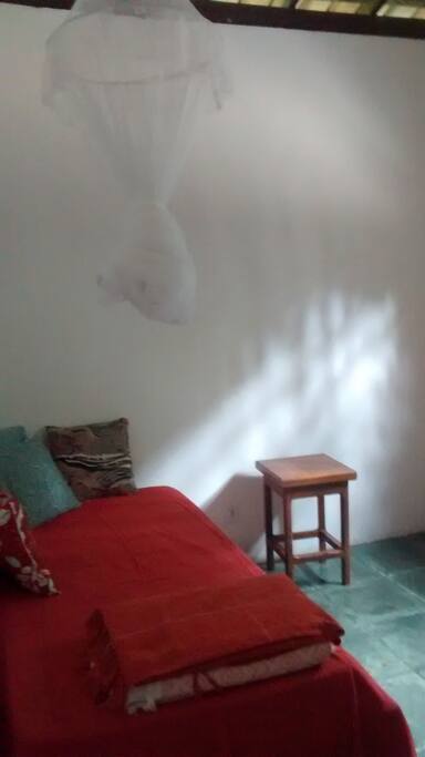 quarto com 02 camas de solteiro