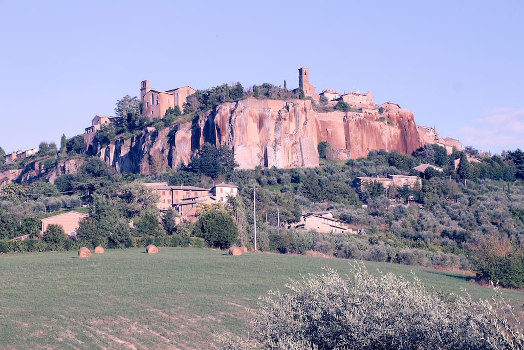 Panorama rupe di orvieto lato quartiere medievale