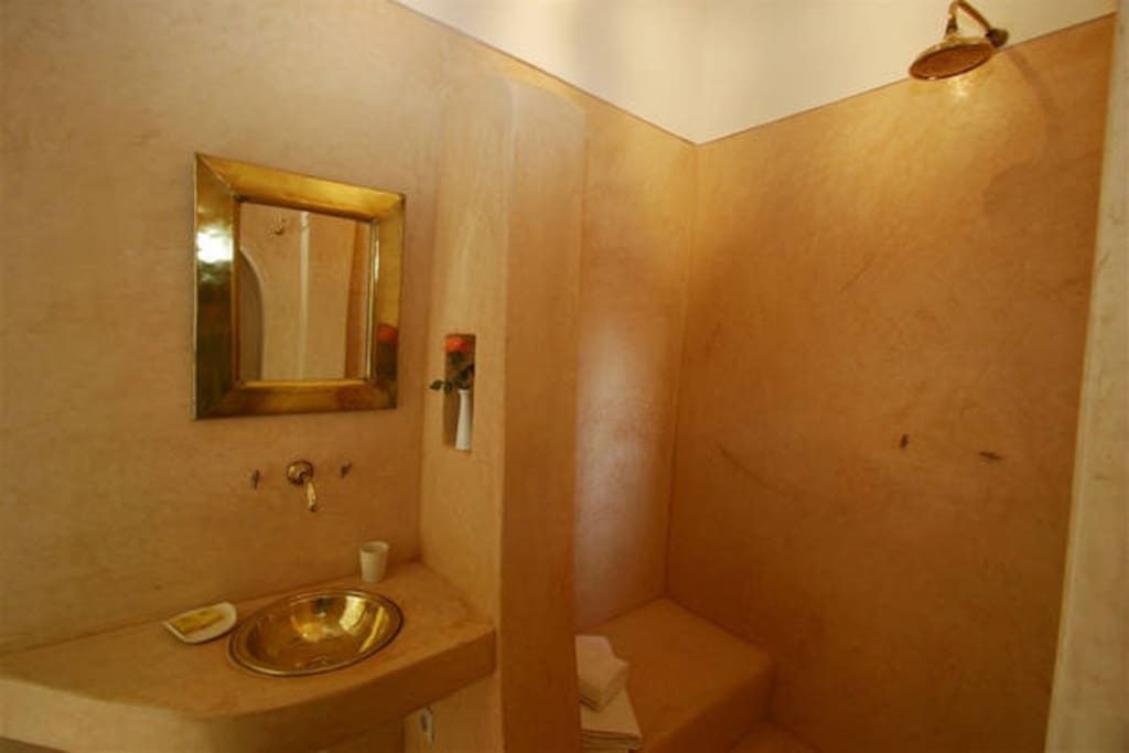 Oleander bathroom