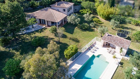 Completely renovated villa – Swimming pool – 9 beds