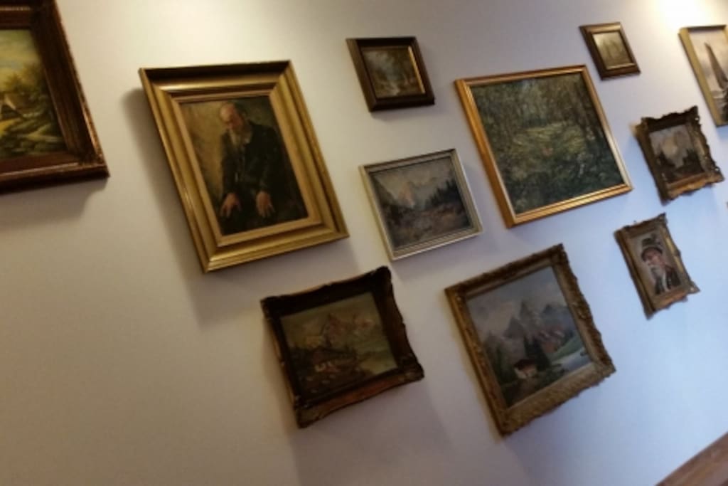 w korytarzu Galeria