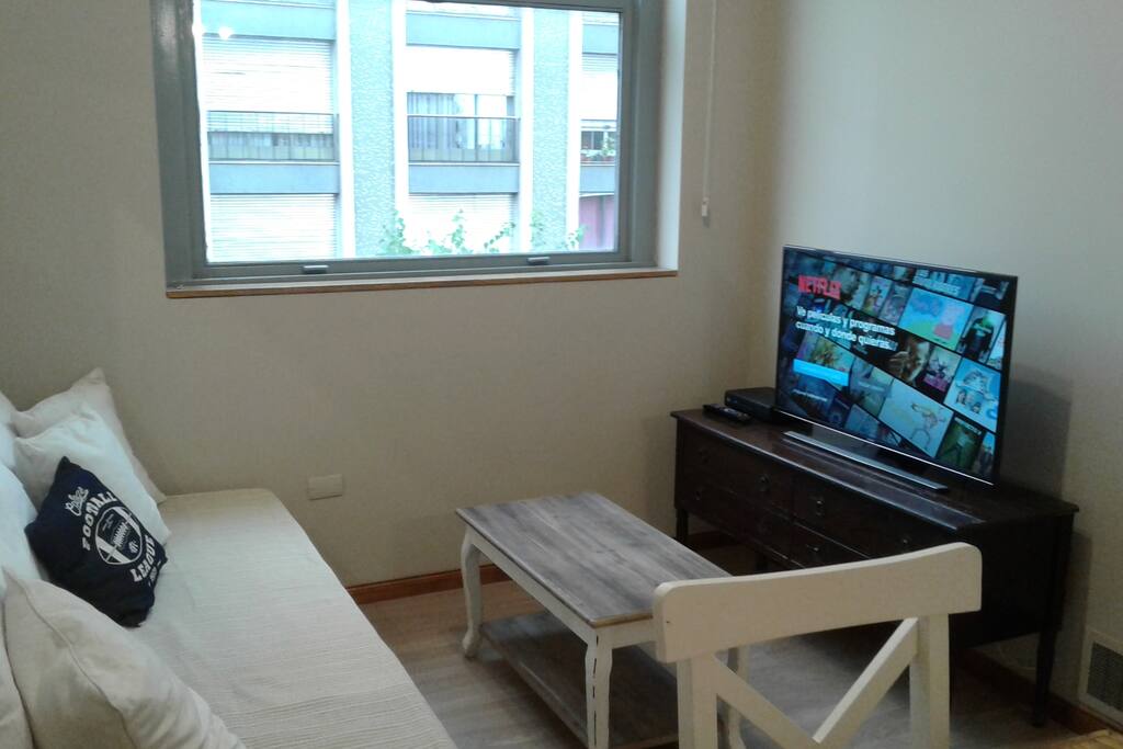Living area with extra bed. Smart TV with Direct TV