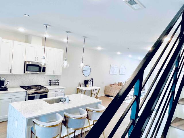 Luxurious 3BR @ H St Corridor Free Cancellation gallery image 3