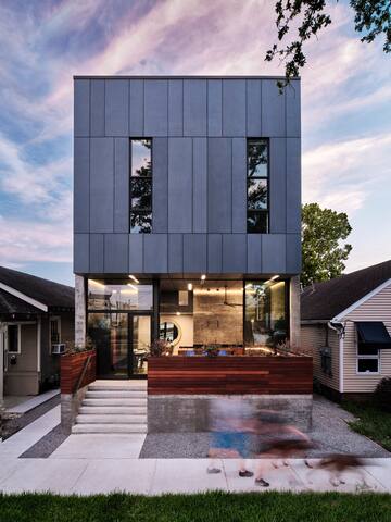 Remarkable Mid-City Dwelling gallery image 3