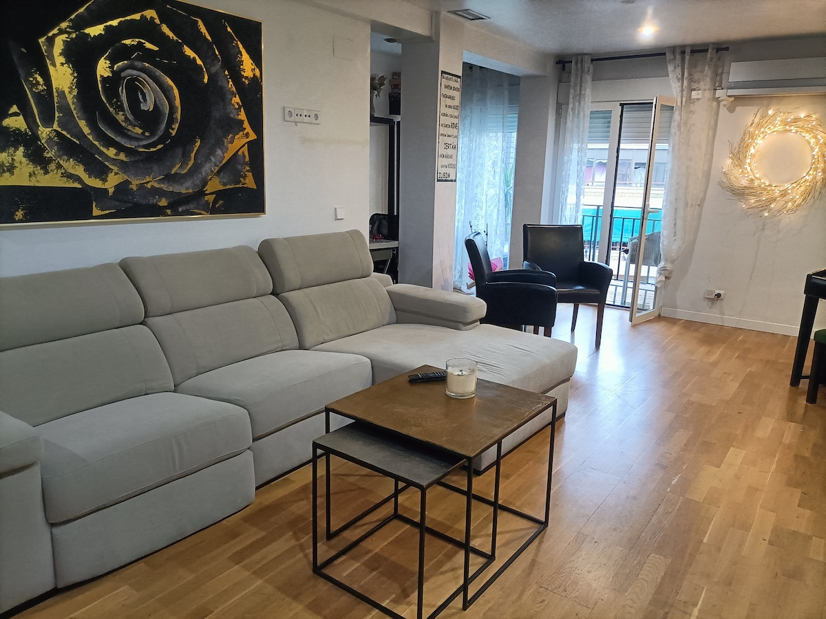 Top performing Airbnb: NEW DOWNTOWN CAMPANAR APARTMENT in Campanar
