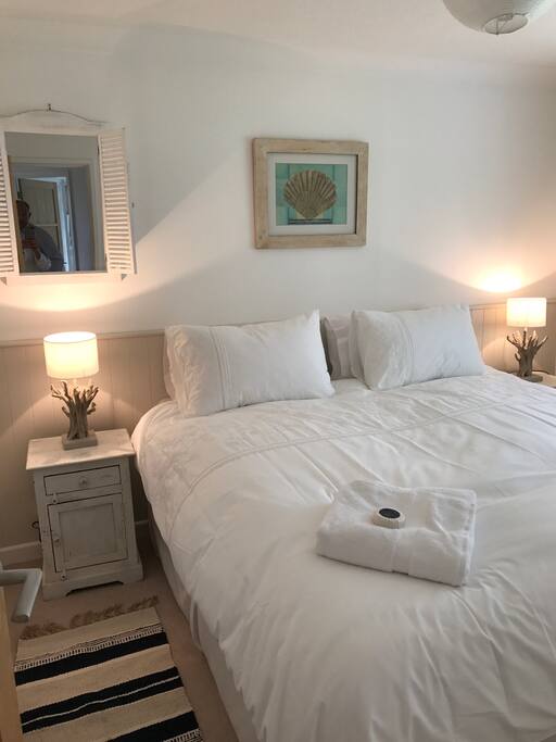 2nd bedroom with super king size bed that can be split into two singles