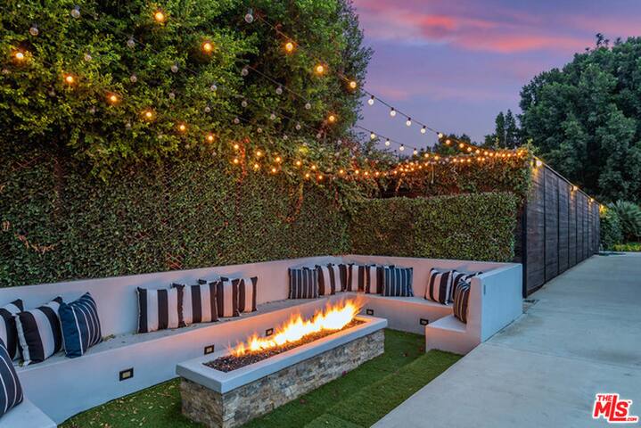 Your Own Private RESORT!🏝9BR/10BA Gated Compound✰ gallery image 3