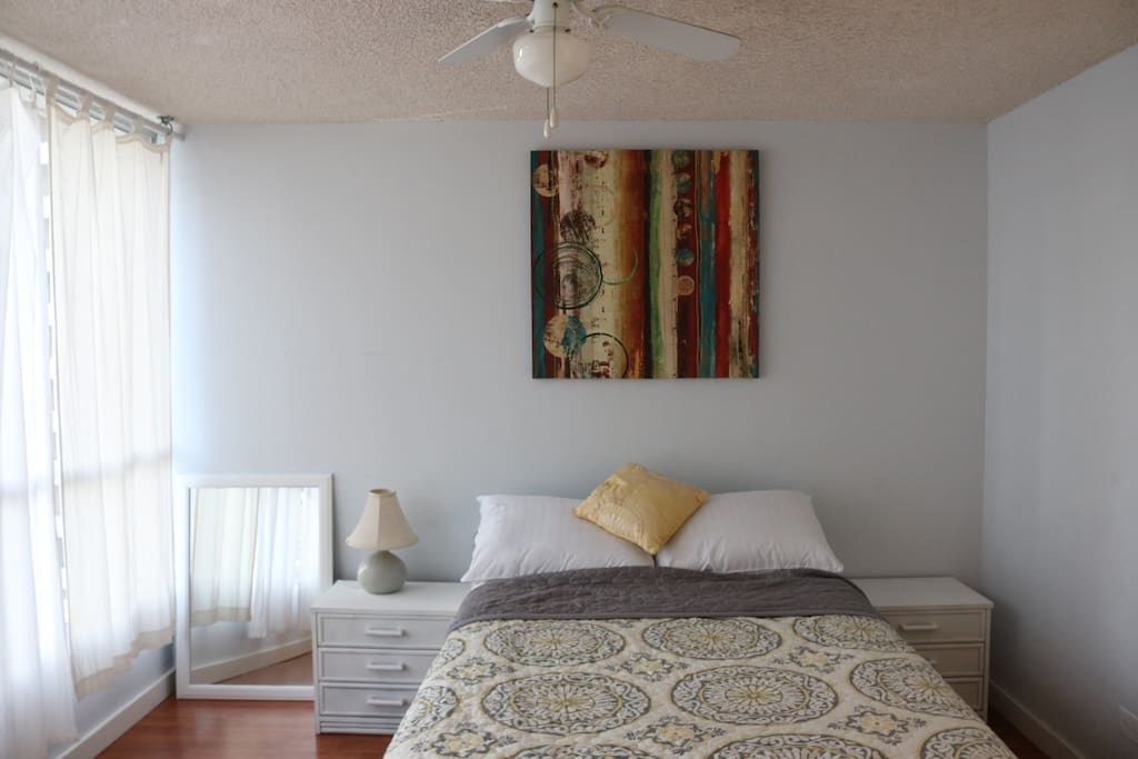 Bright Room, Full size bed. Extra bedding is available