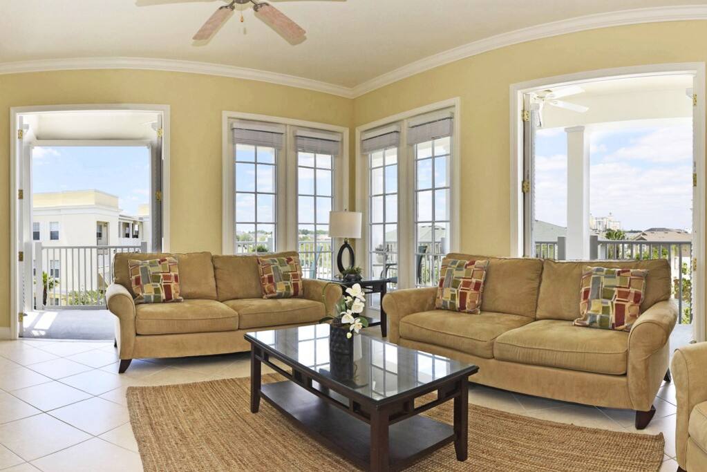 Couch,Furniture,Indoors,Room,Living Room
