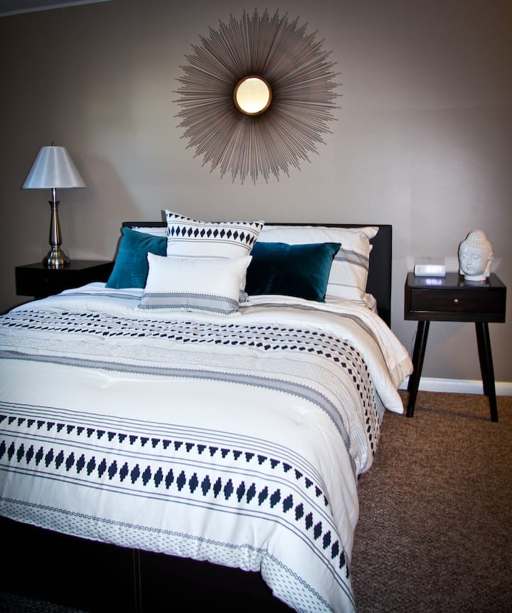 Camera da letto principale - Letto queen-size - Al piano superiore