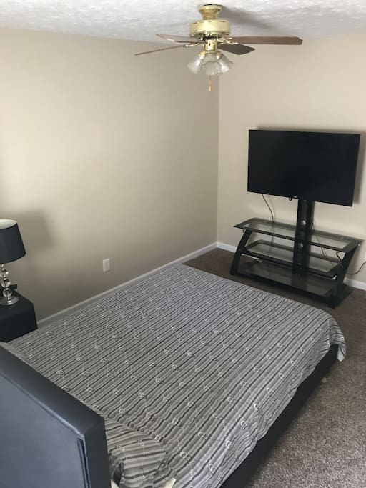 Bedroom reverse view with 50" smartTV
