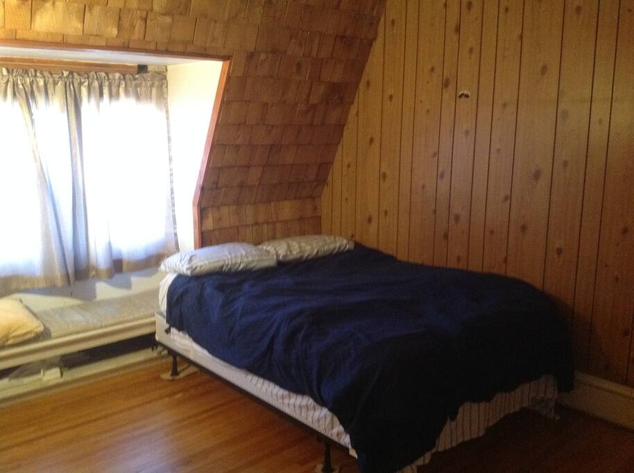 Medium size bedroom