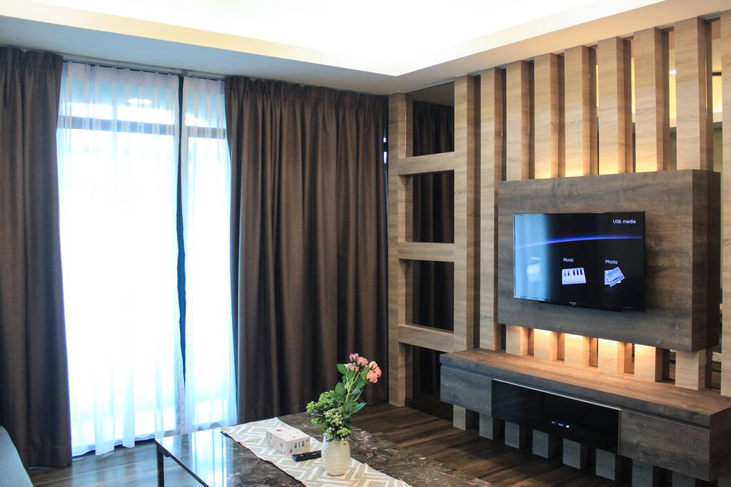 Spacious, Vibrant, and Vivid living room