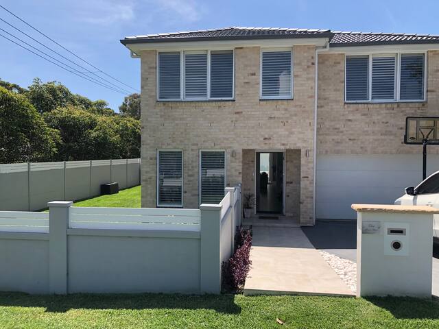 Spacious Resort Style Family Beach House gallery image 3