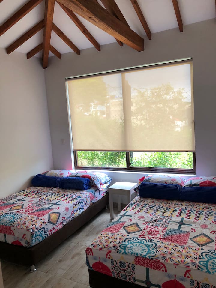 Habitación 2
2 Camas Semi Dobles