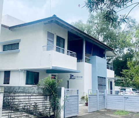 Newly renovated 4B Villa-open spaces & green vista