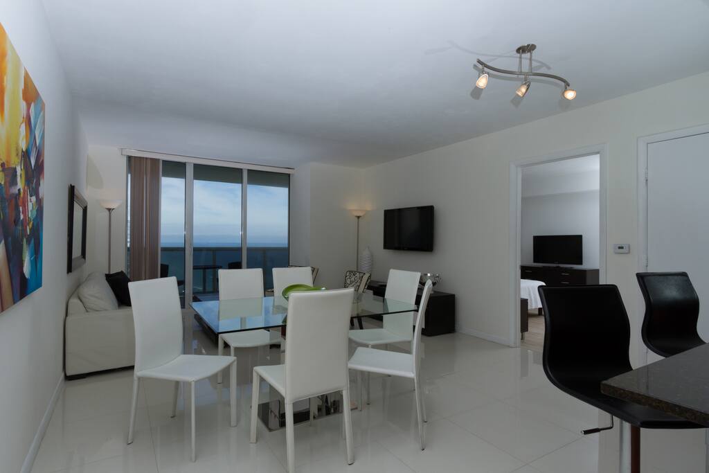 Living/Dining Area