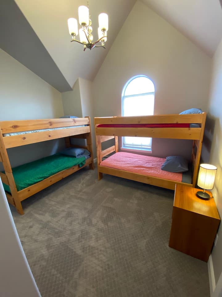 楼上双层房间-两张单人床