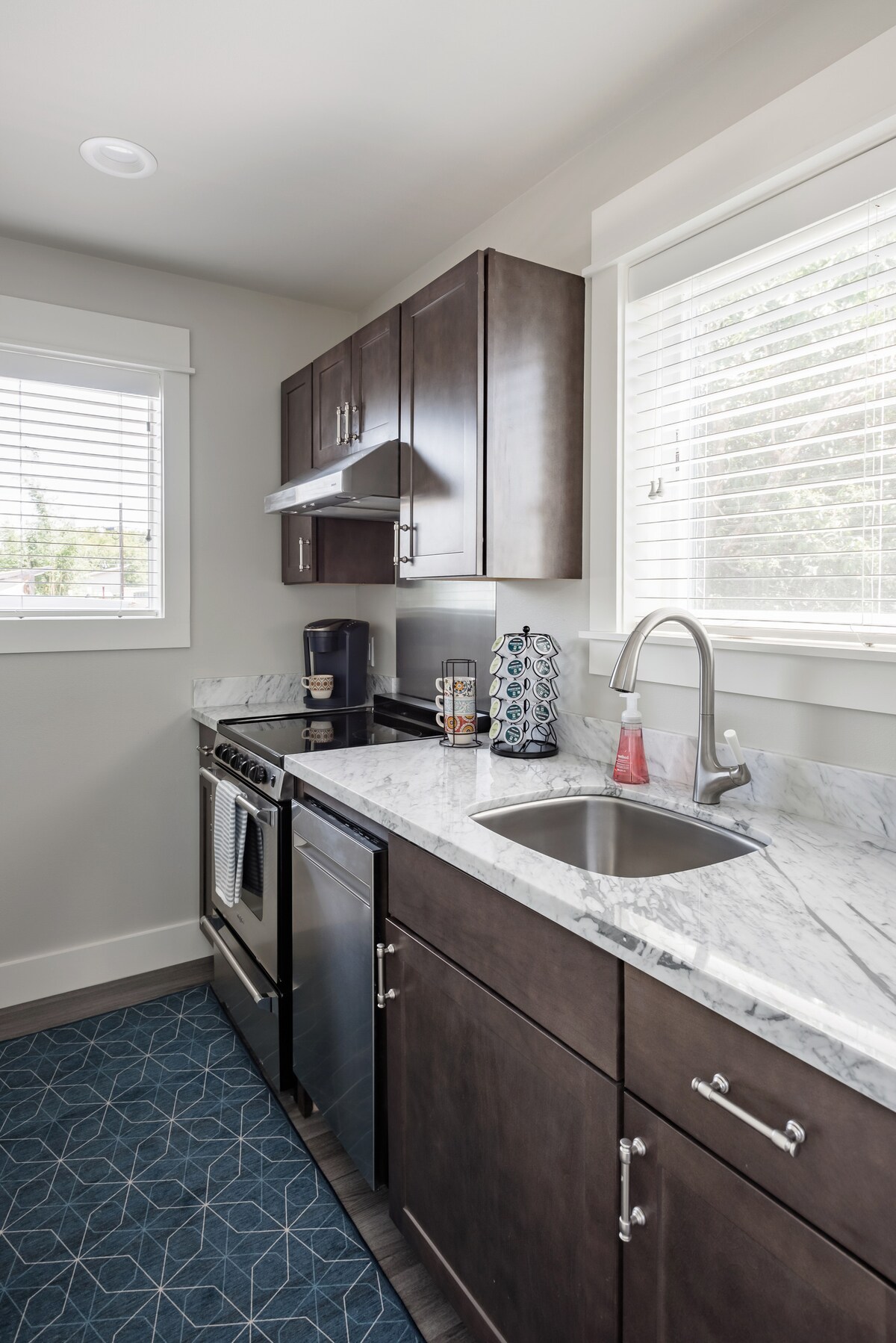 Charming Chestnut Carriage House in East Austin