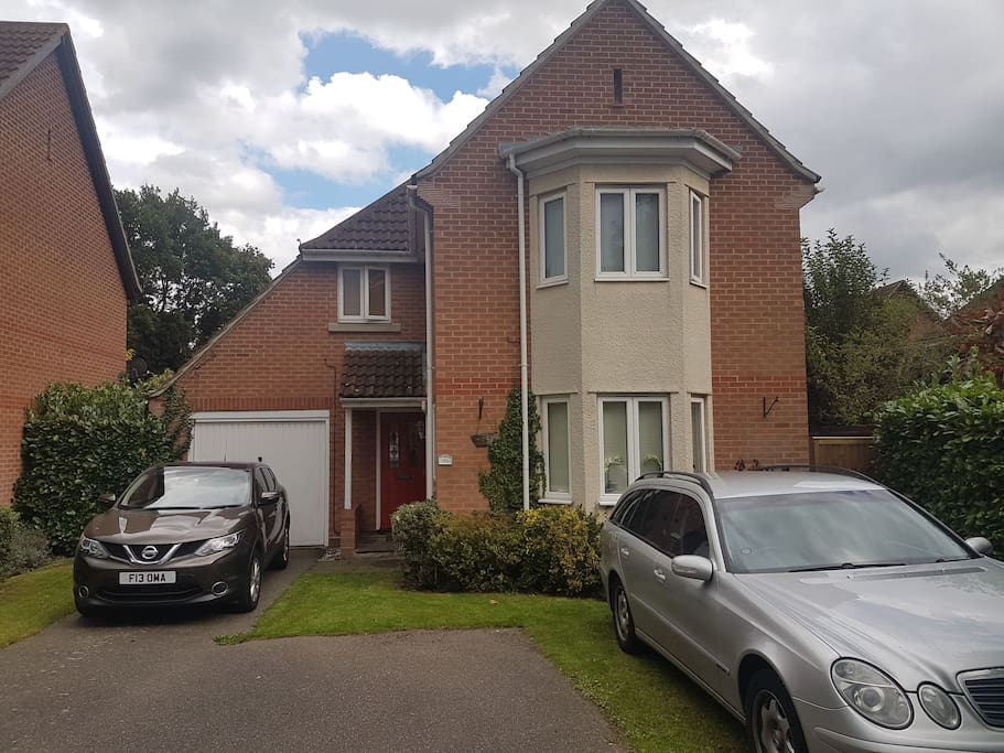 Front with driveway parking