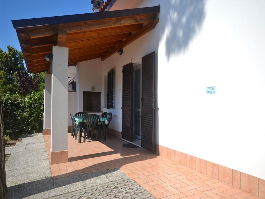 Patio arredato coperto