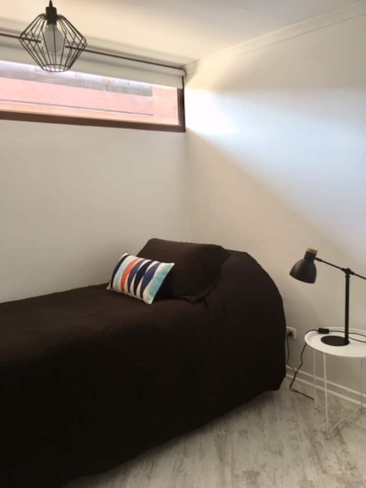 ห้องนอน 02 พร้อมเตียงมีล้อ