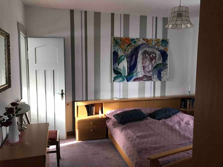 'Roditelji' spavaća soba‘ s bračnim krevetom 