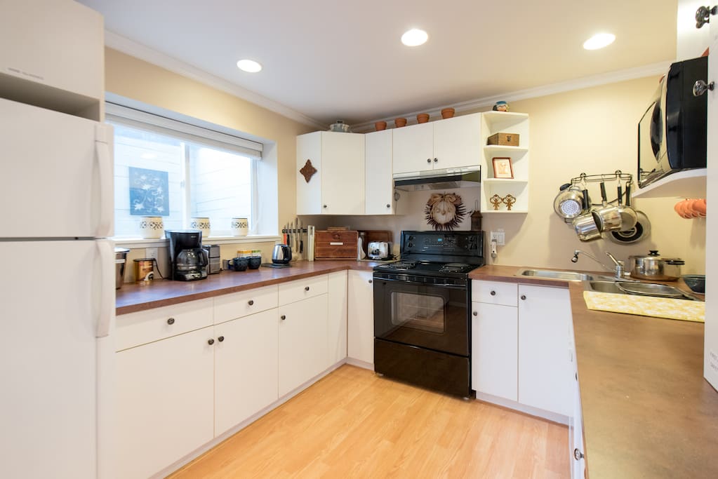 Fully-equipped Kitchen. Microwaving popcorn? Yes. Making a full meal? Yes.