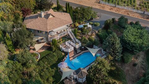 Private Retreat in Wine Country with Pool+Hot Tub!