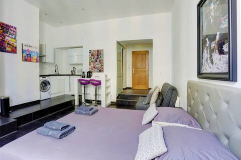 Full center of Nice 5 min from the beaches!