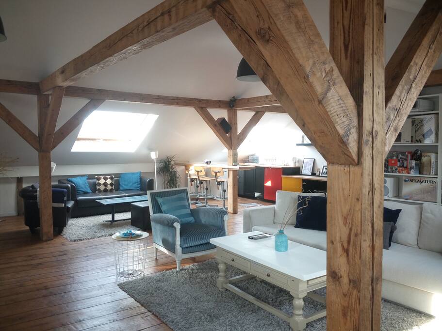Une pièce à vivre gigantesque de plus de 70 mètres carrés