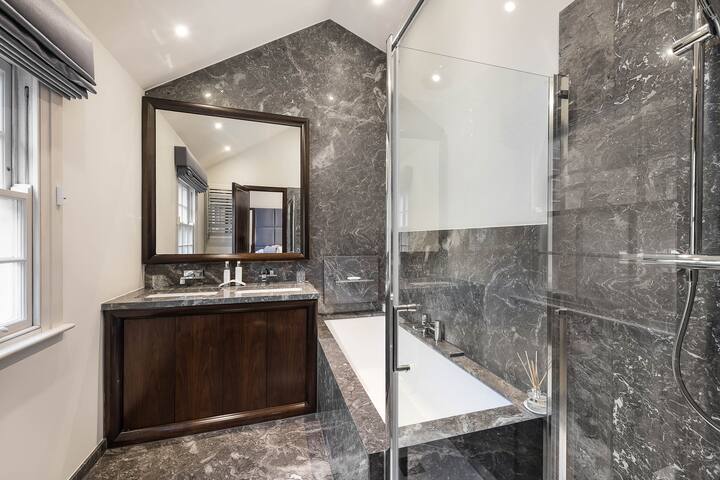 £6m Knightsbridge House gallery image 2