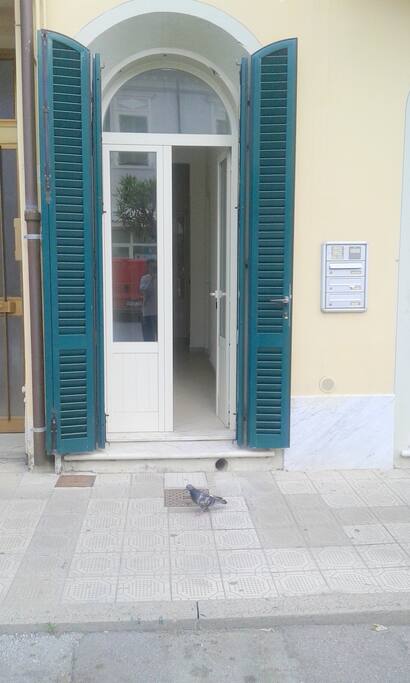 Ingresso da via ugo foscolo 100 m dal mare