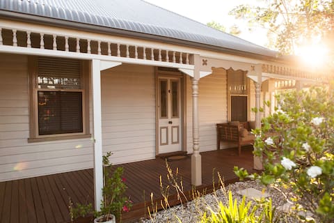Circa 1890 - Original cottage in heart of Berry