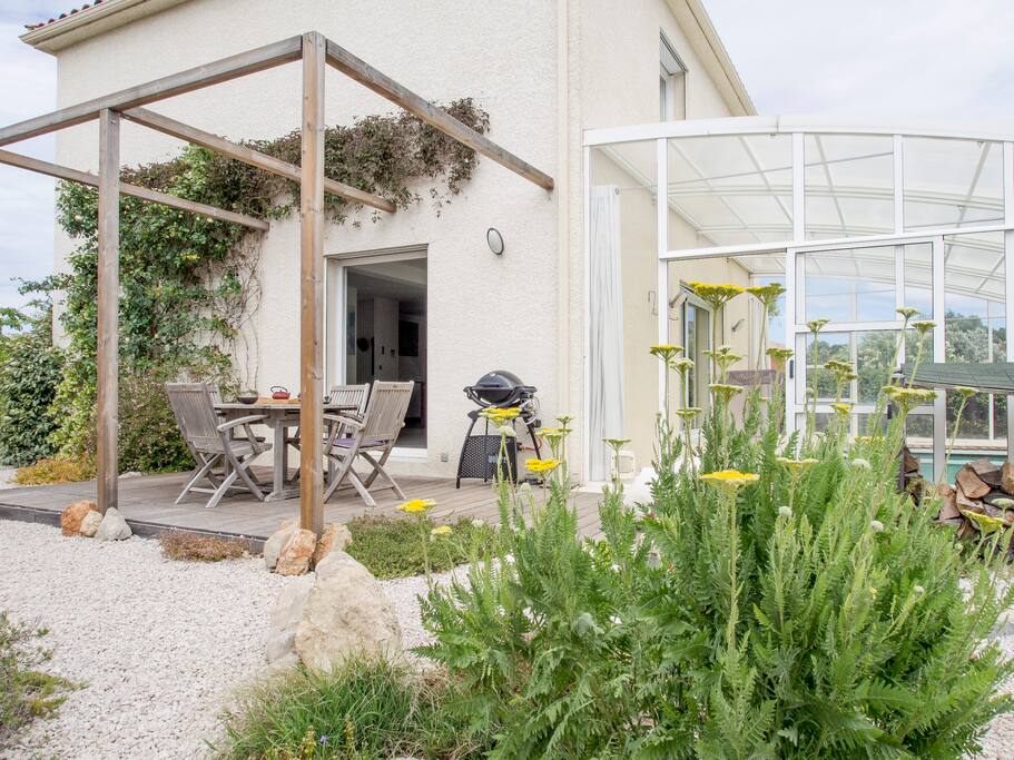 Terrasse avec tonnelle