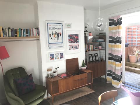 Quirky double bedroom in central Sheffield